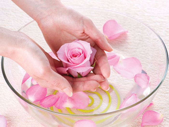 Nước hoa hồng và những điều có thể bạn chưa biết