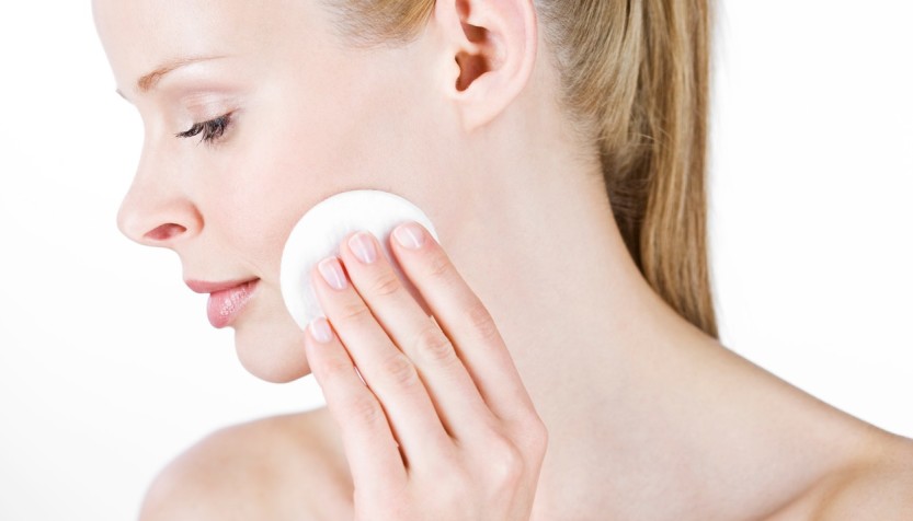 Cách chọn nước hoa hồng phù hợp với từng loại da