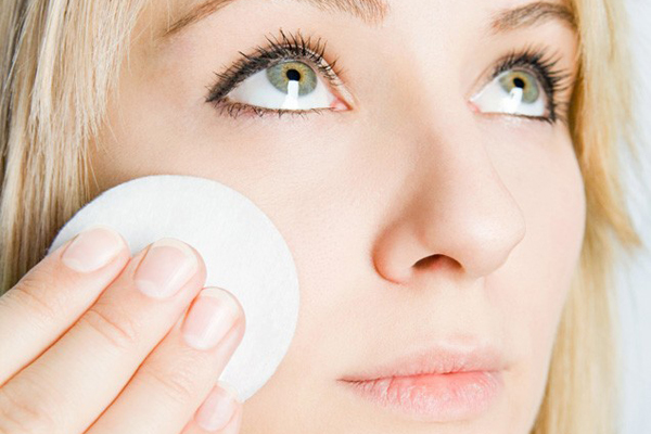 Làm cách nào để chăm sóc da mụn đúng cách tại nhà?