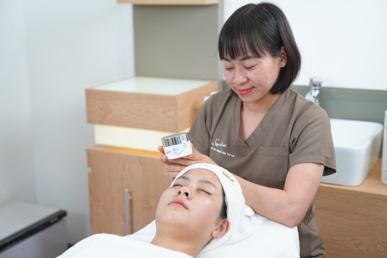 Mỹ Phẩm Spa: Bí Quyết Chăm Sóc Da Chuyên Sâu và Hiệu Quả