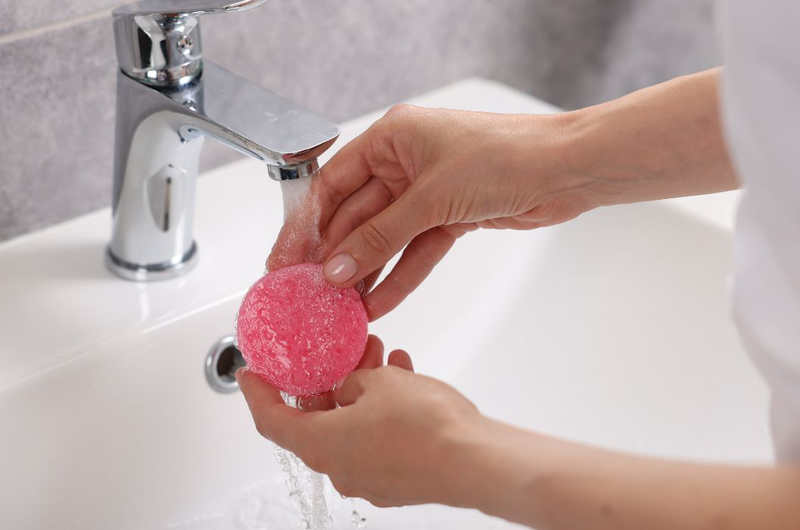 Bông rửa mặt có tốt không? Tác dụng & 3 cách dùng chuẩn