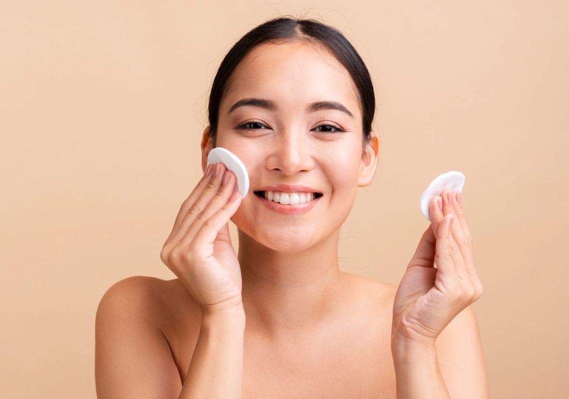 Da nhạy cảm có nên dùng toner không? Top 3 toner cho da nhạy cảm được yêu thích 2025