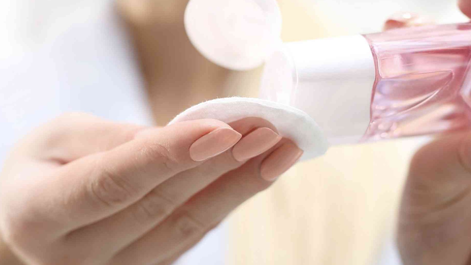 5 Điều cần biết khi chọn nước tẩy trang cho da nhạy cảm