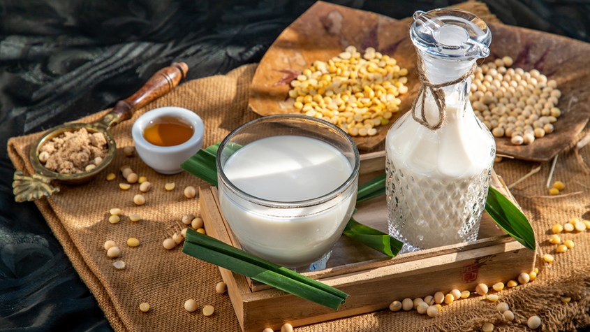 Uống sữa đậu nành có đẹp da không? 5 Lưu ý khi uống sữa đậu nành