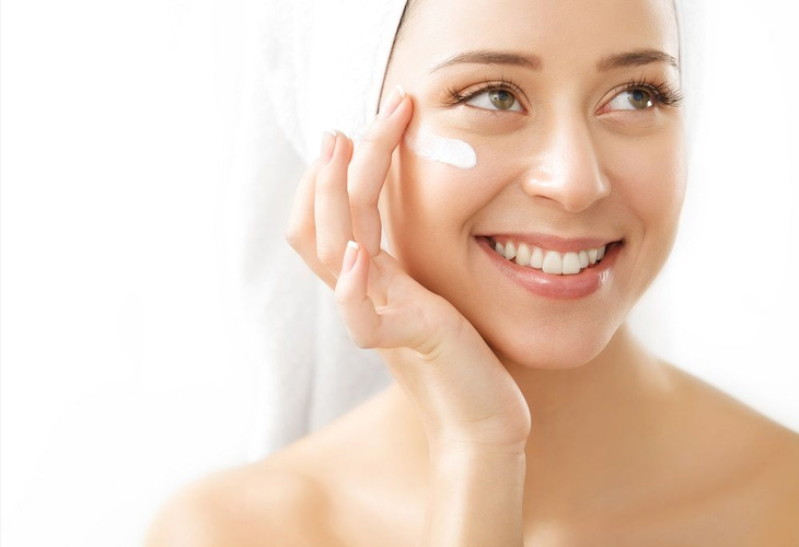 Chăm sóc da dầu khi giao mùa đúng cách 2025