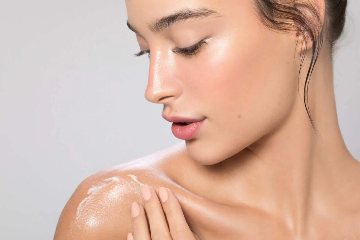 3 Tips dùng dầu dưỡng da body giúp làn da khỏe mạnh, mềm mịn