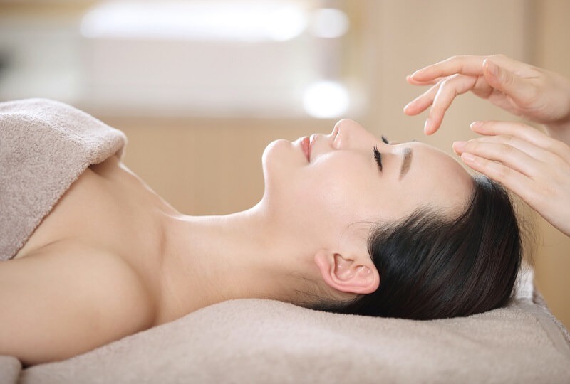 Quy trình chăm sóc tóc chuyên sâu tại spa giúp phục hồi tóc hiệu quả