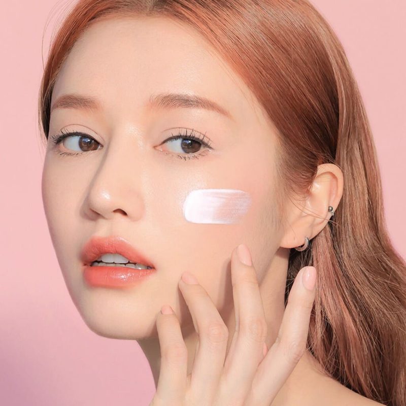 Kem lót làm mịn da là bước chăm sóc và trang điểm không thể thiếu giúp tạo nên vẻ đẹp hoàn hảo cho làn da.