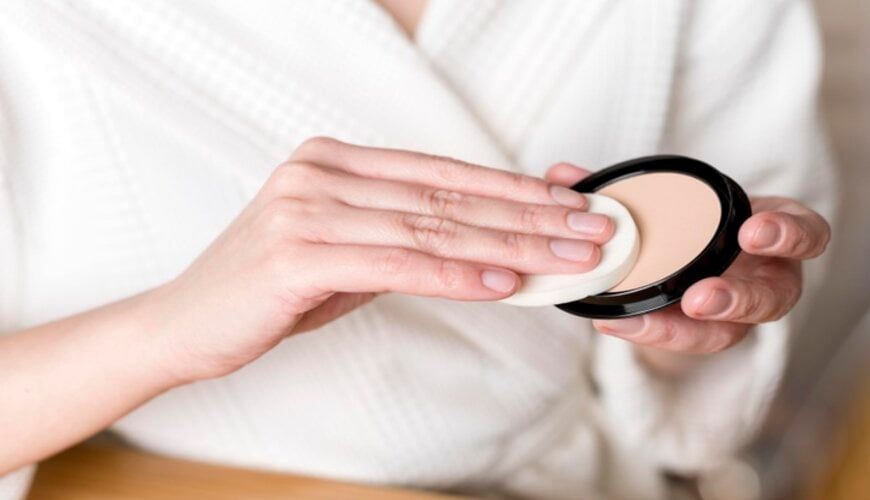 Phấn phủ kiềm dầu tự nhiên đóng vai trò quan trọng trong việc duy trì vẻ đẹp hoàn hảo và sự tự tin mỗi ngày.