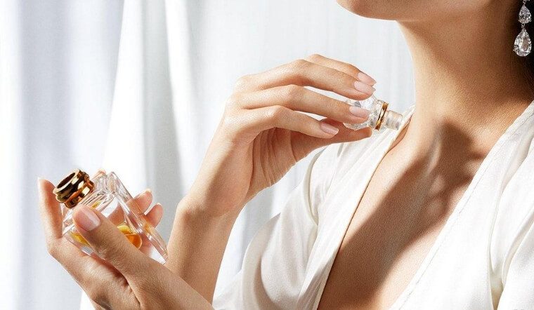 Xịt thơm body hương nhẹ đóng vai trò quan trọng trong việc làm mới hương thơm cá nhân một cách tinh tế nhưng hiệu quả